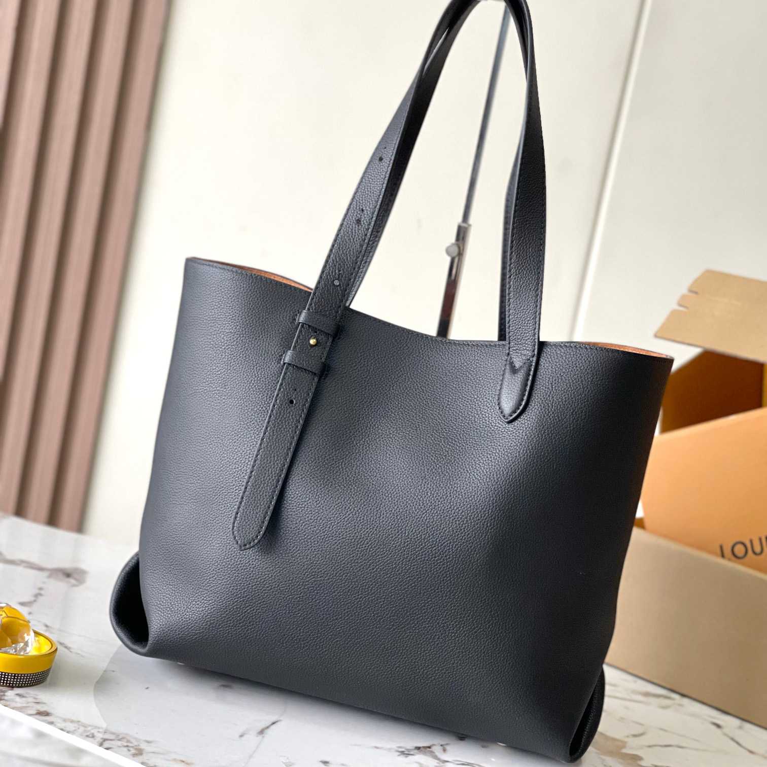 Louis Vuitton Low Key Cabas MM  M25341 - DopestKickz