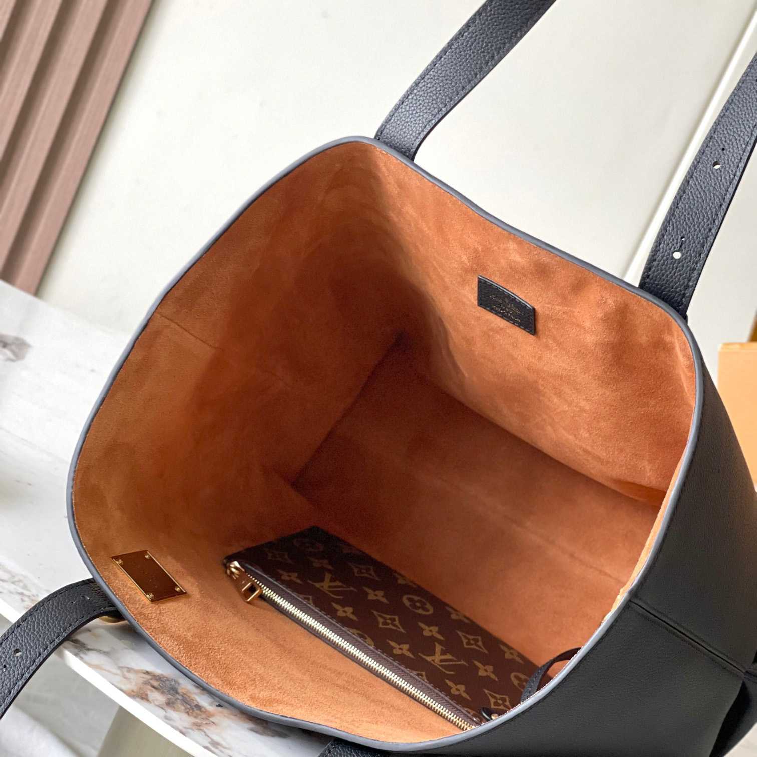 Louis Vuitton Low Key Cabas MM  M25341 - DopestKickz