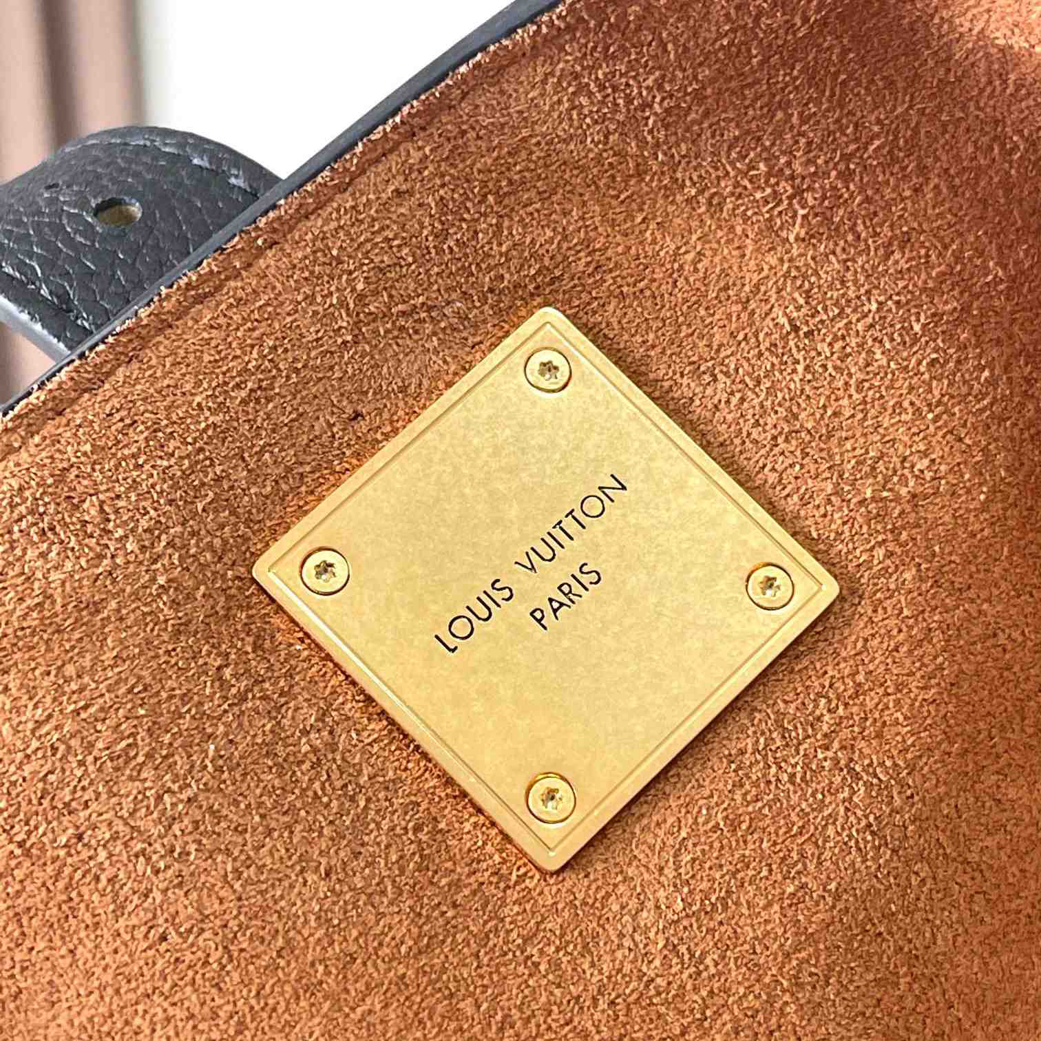 Louis Vuitton Low Key Cabas MM  M25341 - DopestKickz