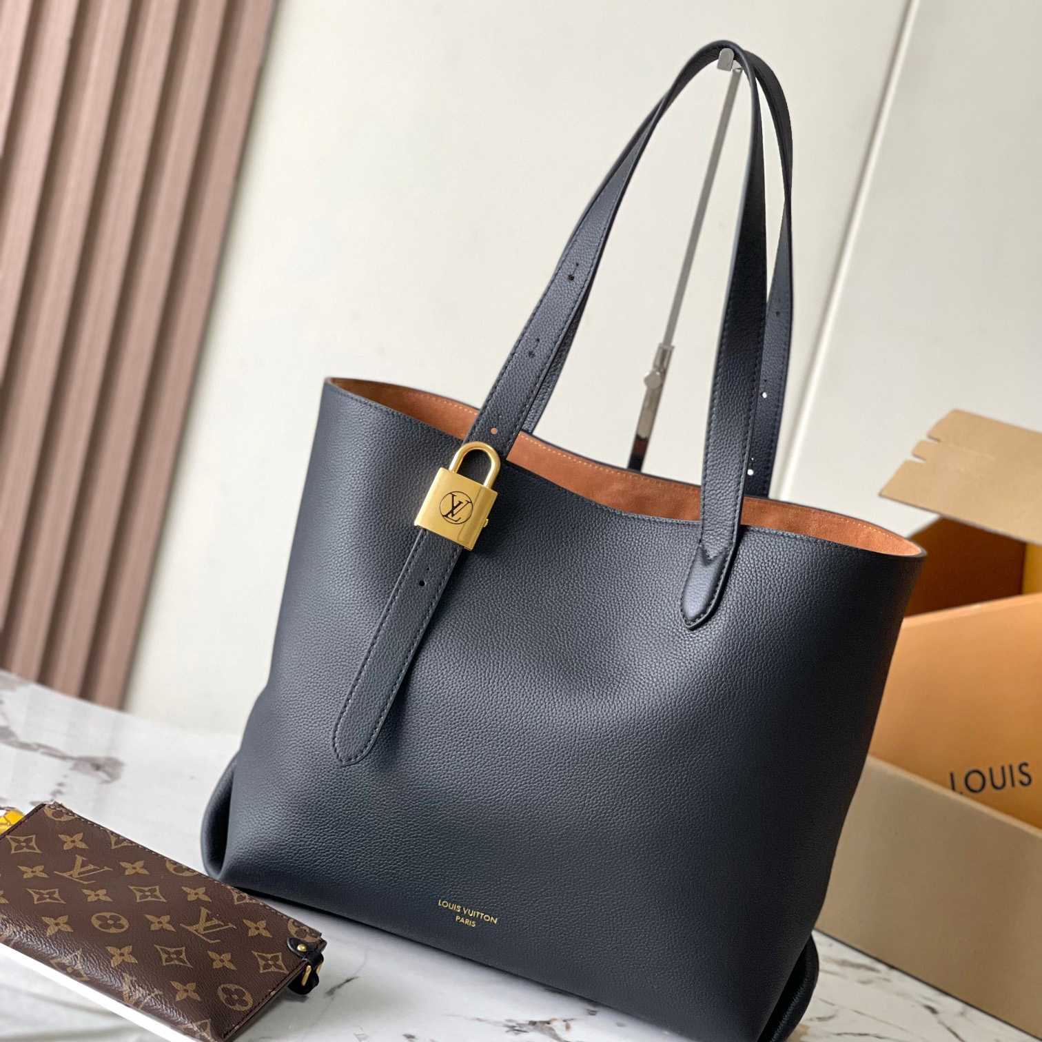 Louis Vuitton Low Key Cabas MM  M25341 - DopestKickz