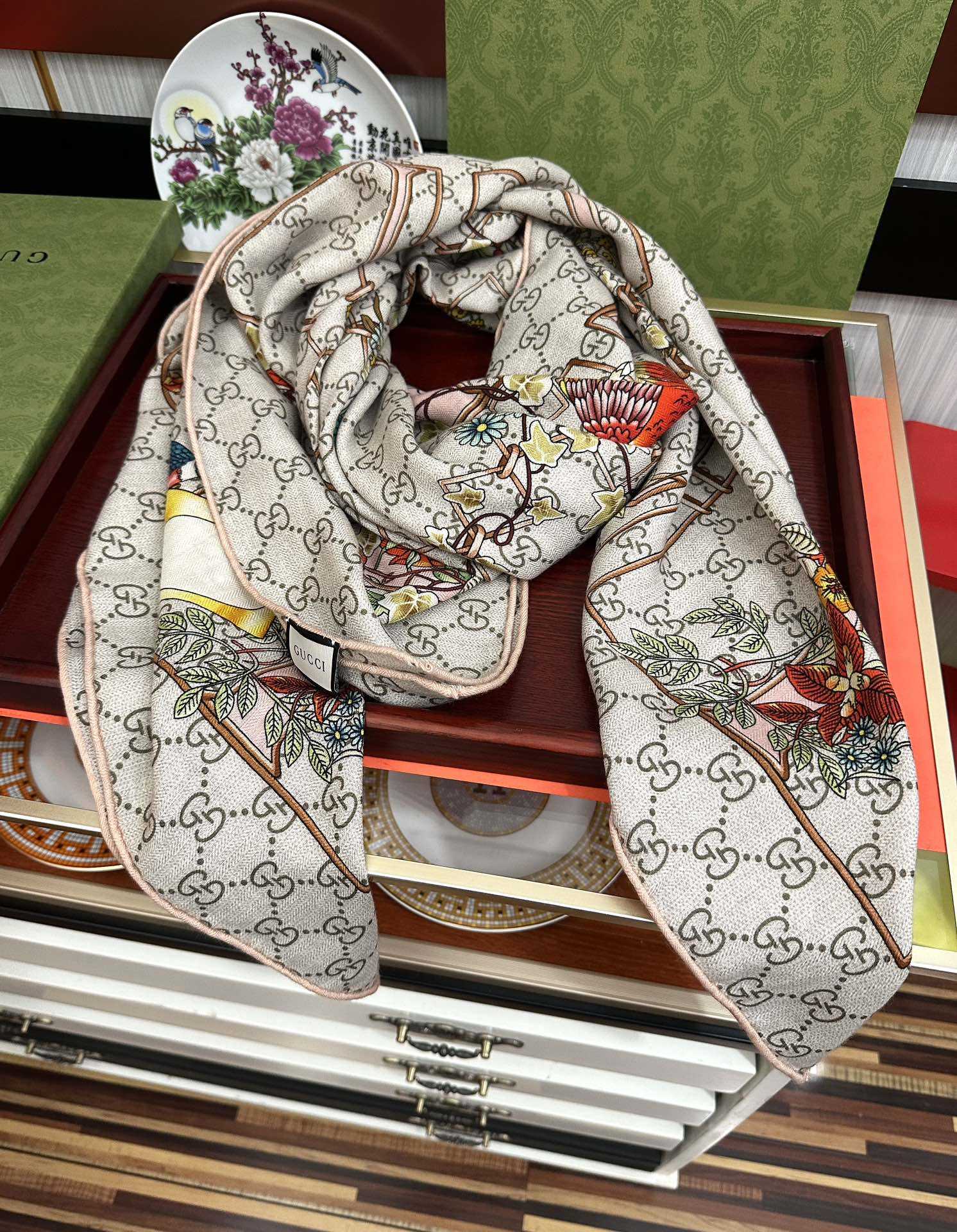 Gucci Scarf    140x140cm - DopestKickz