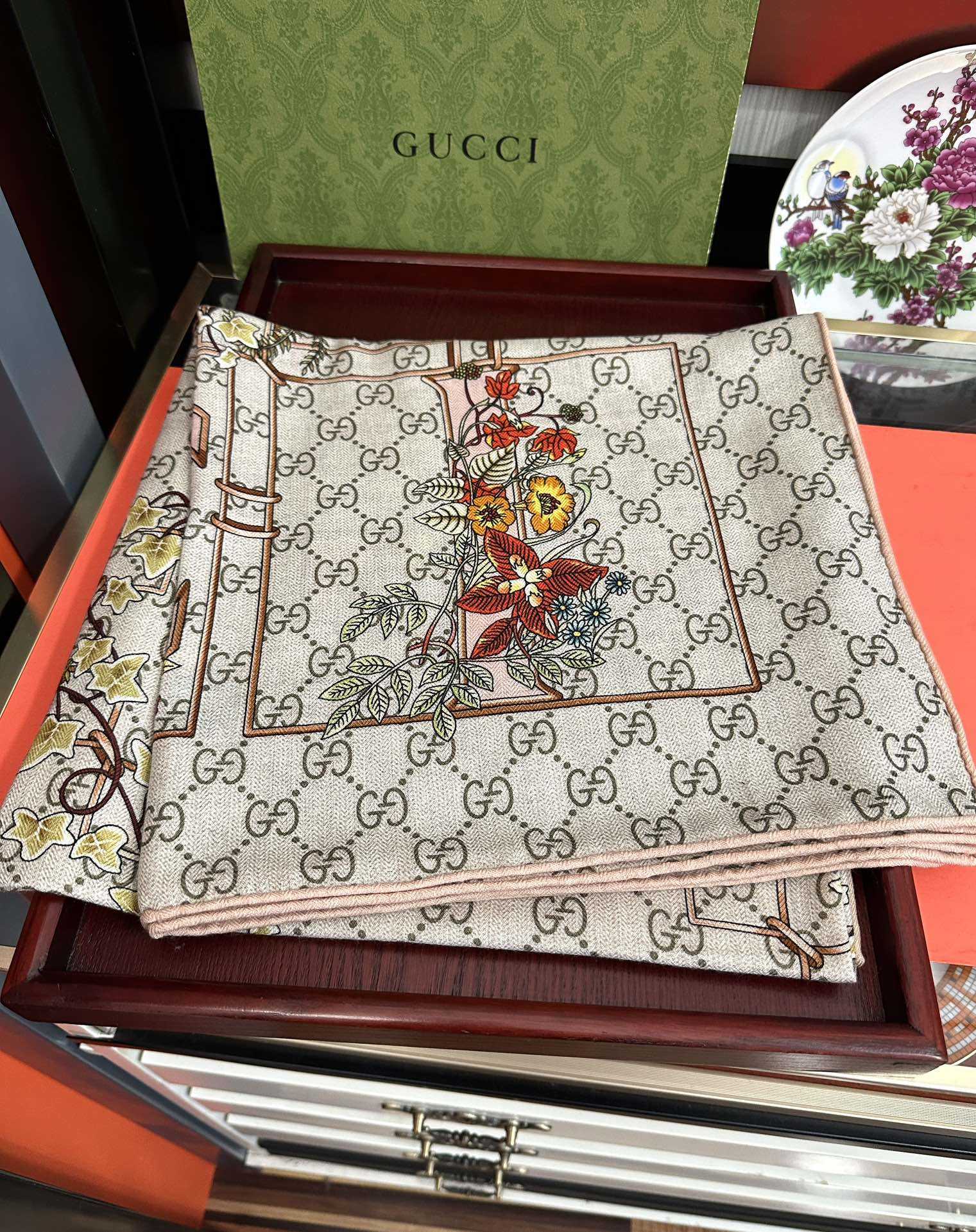 Gucci Scarf    140x140cm - DopestKickz