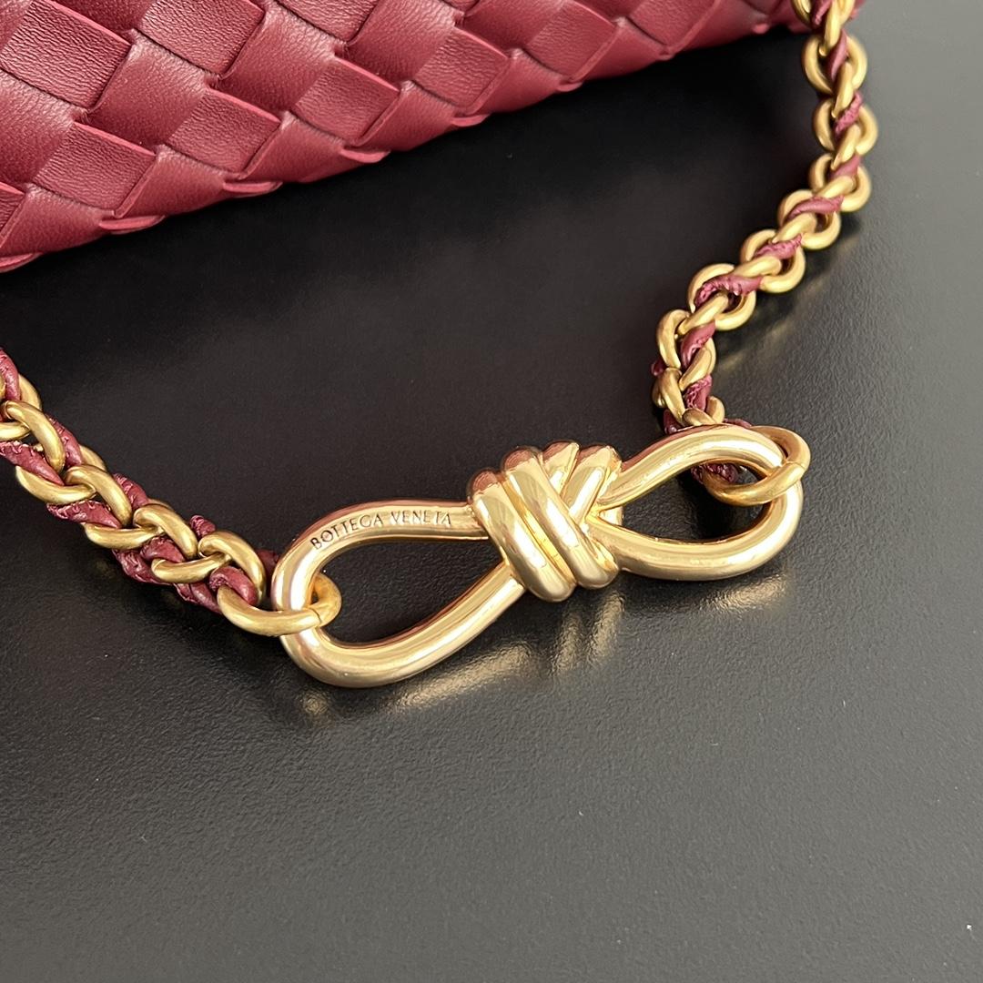 Bottega Veneta Andiamo Chain Leather Shoulder Bag （25x22x10.5cm） - DopestKickz