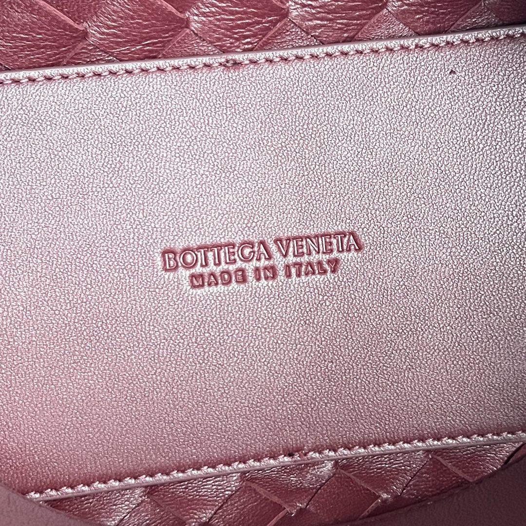 Bottega Veneta Andiamo Chain Leather Shoulder Bag （25x22x10.5cm） - DopestKickz