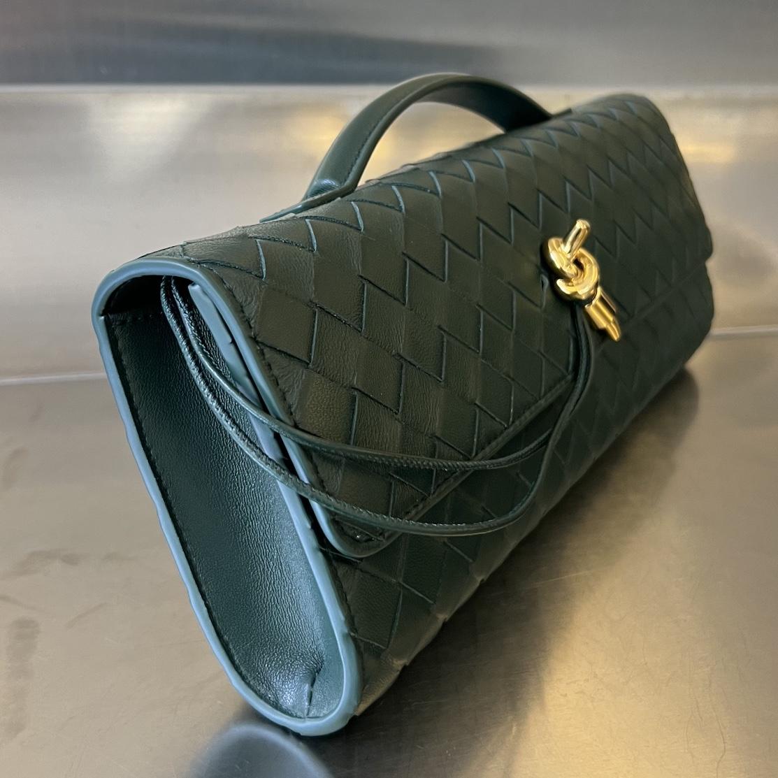 Bottega Veneta Andiamo Clutch 31*13*3cm - DopestKickz