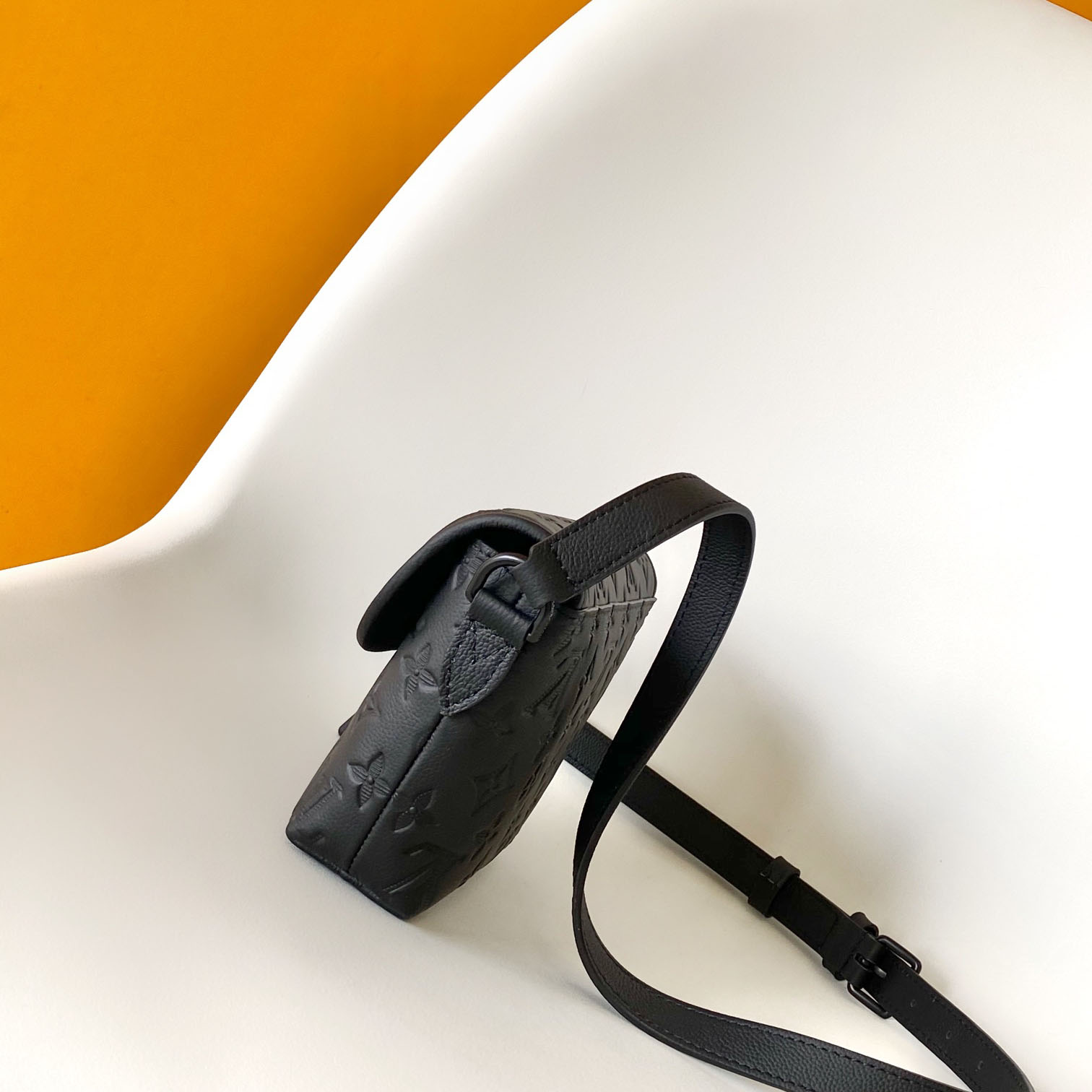 Louis Vuitton Pulse Wearable Wallet  M12636 - DopestKickz