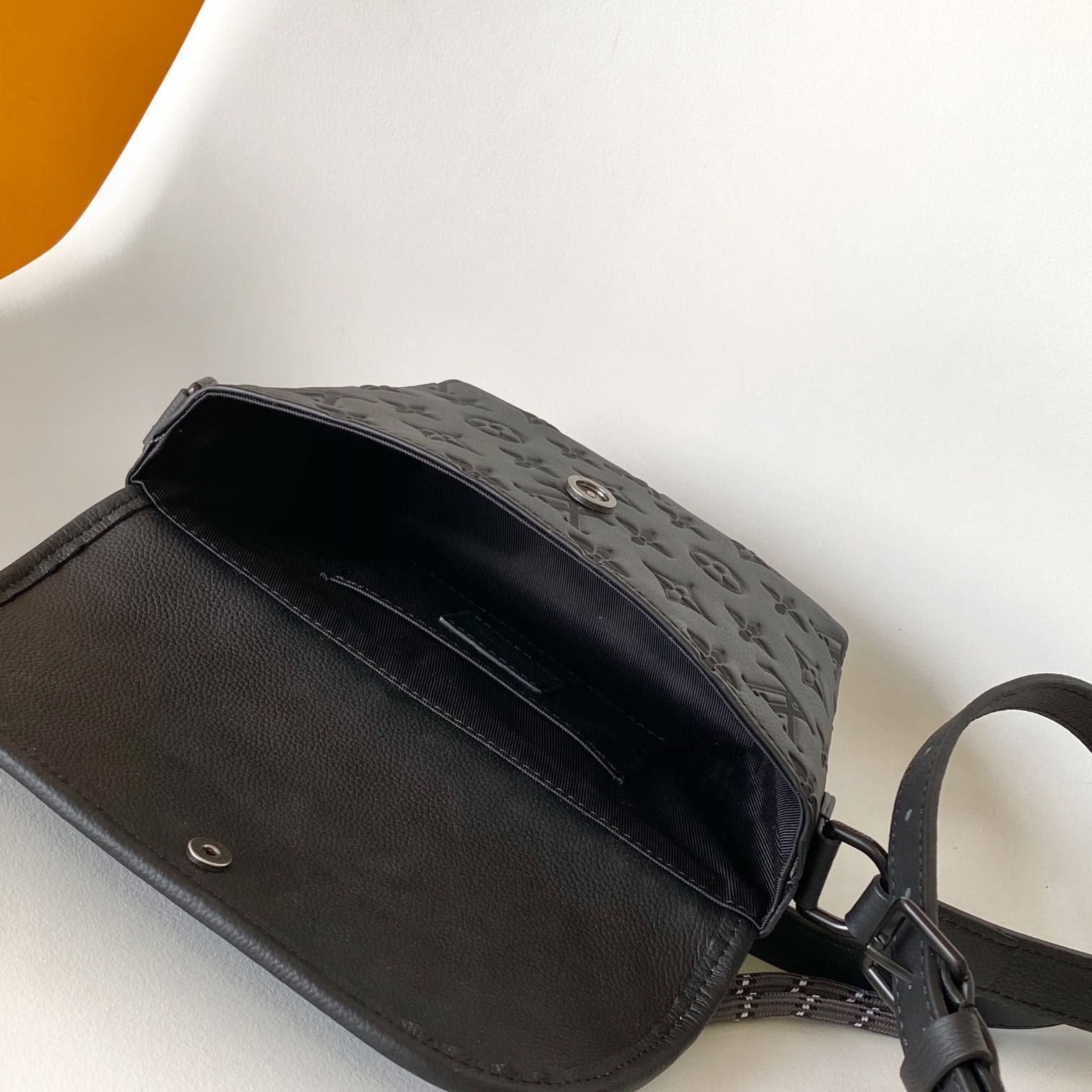 Louis Vuitton Pulse Wearable Wallet  M12636 - DopestKickz