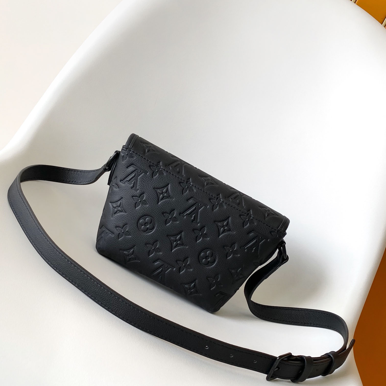 Louis Vuitton Pulse Wearable Wallet  M12636 - DopestKickz