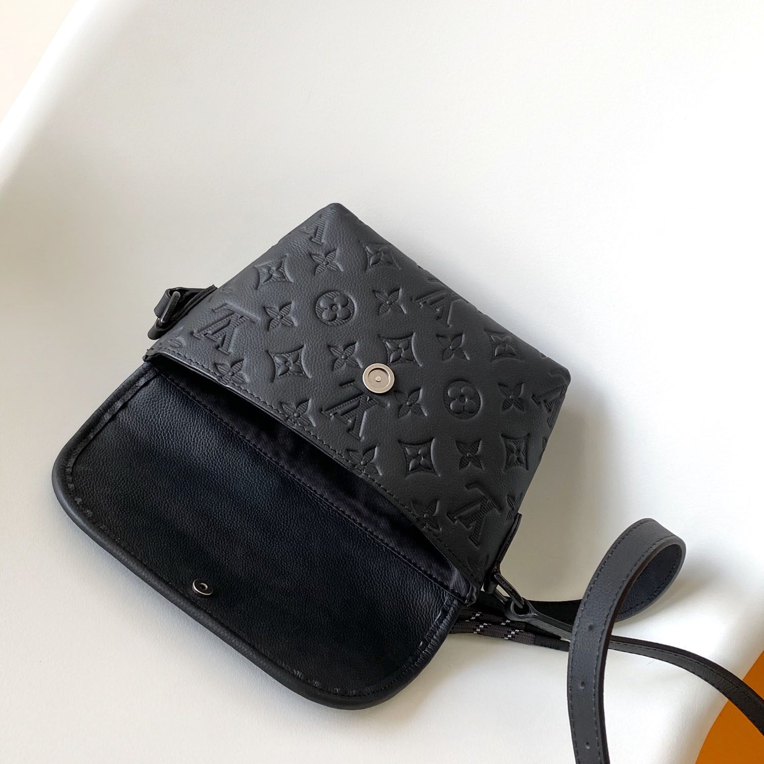 Louis Vuitton Pulse Wearable Wallet  M12636 - DopestKickz