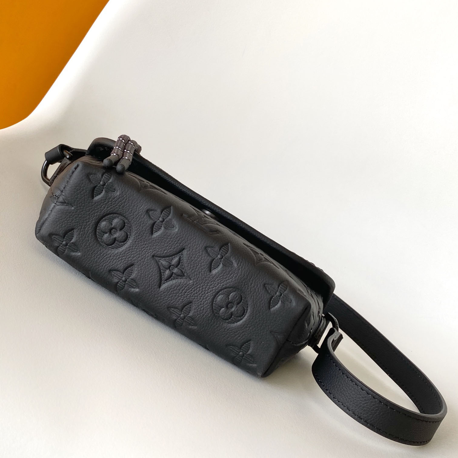 Louis Vuitton Pulse Wearable Wallet  M12636 - DopestKickz