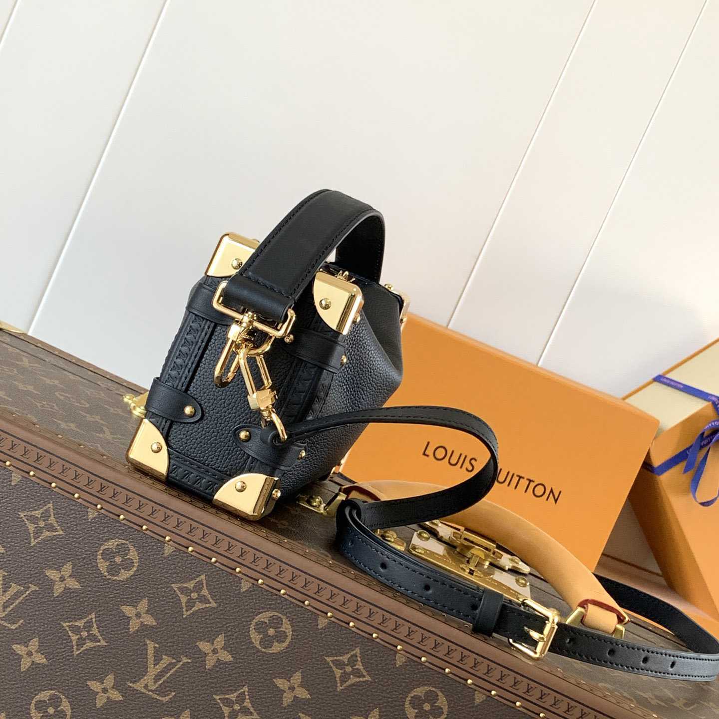 Louis Vuitton Side Trunk MM   M25160 （18 x 12 x 8cm） - DopestKickz