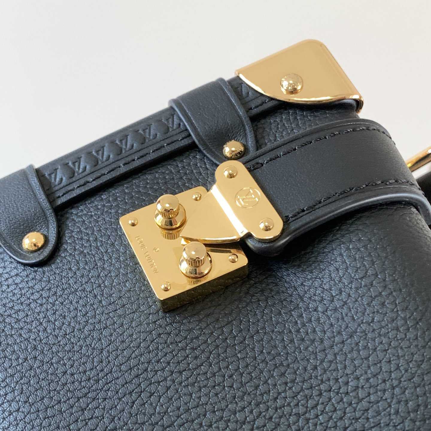 Louis Vuitton Side Trunk MM   M25160 （18 x 12 x 8cm） - DopestKickz