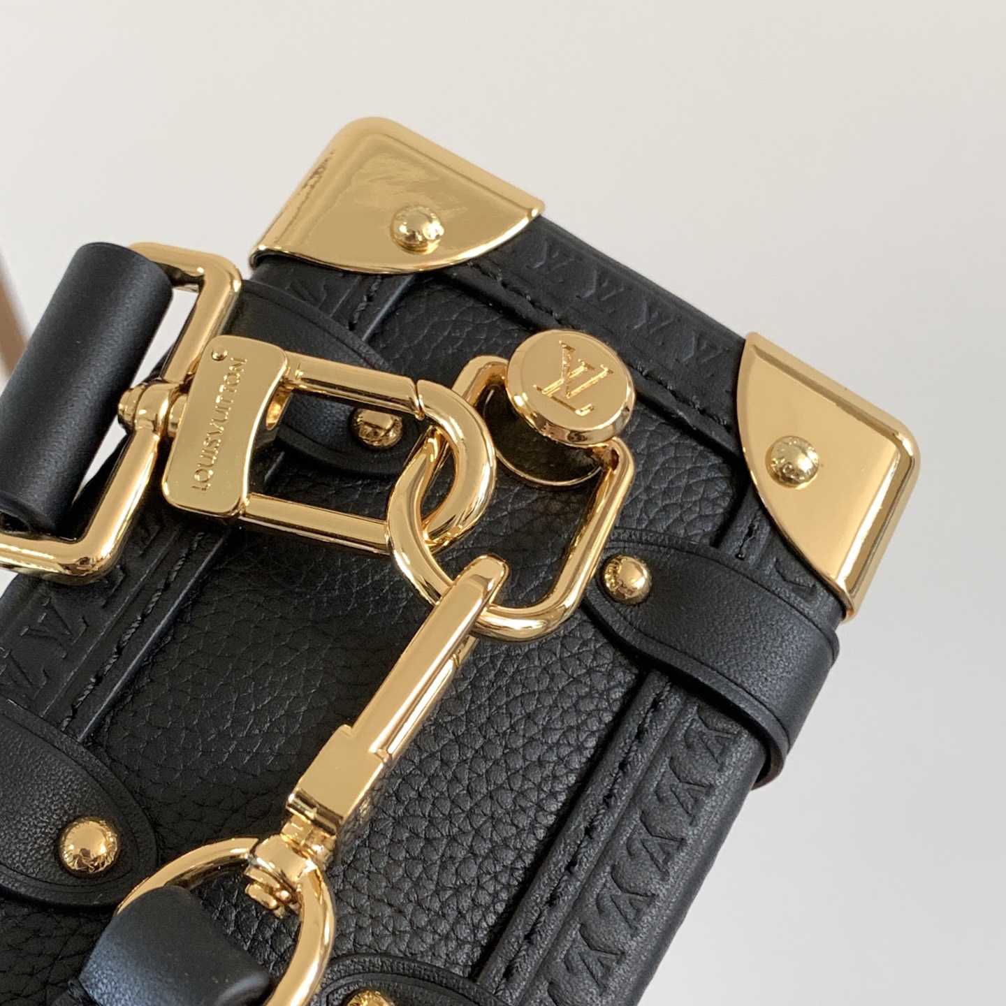 Louis Vuitton Side Trunk MM   M25160 （18 x 12 x 8cm） - DopestKickz