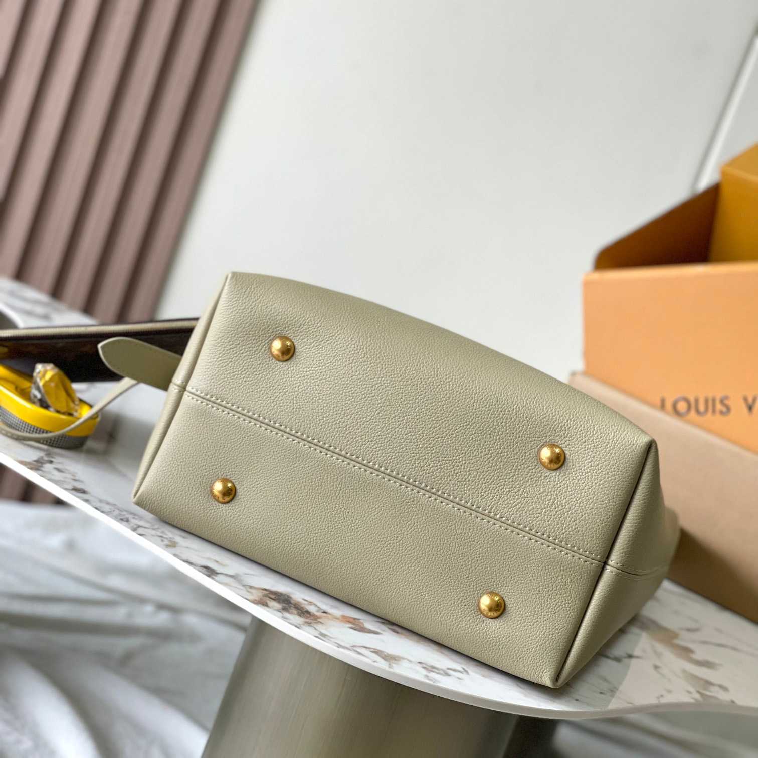 Louis Vuitton Low Key Hobo MM   M24988 - DopestKickz