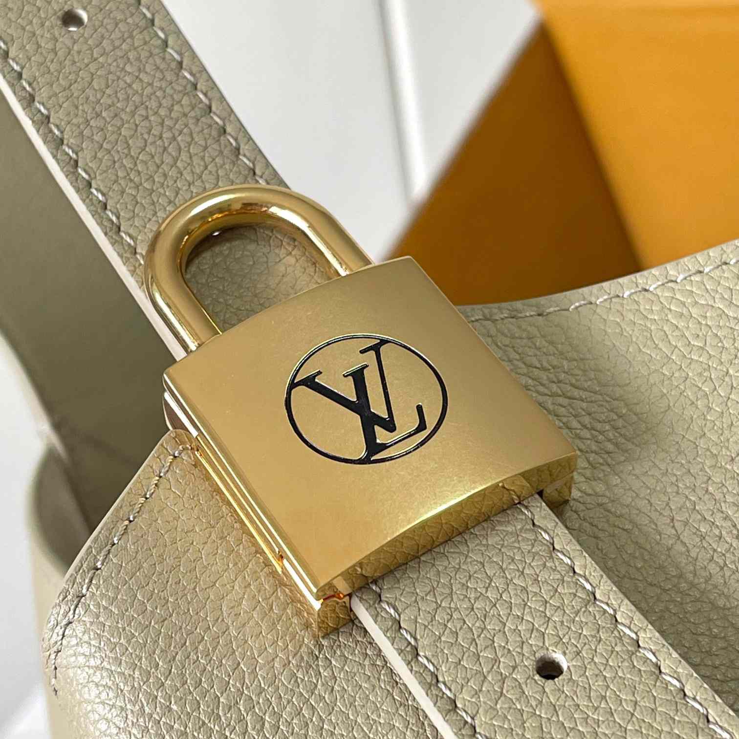 Louis Vuitton Low Key Hobo MM   M24988 - DopestKickz