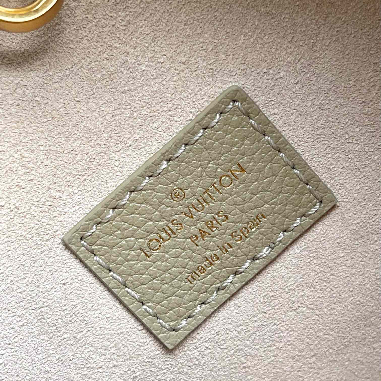 Louis Vuitton Low Key Hobo MM   M24988 - DopestKickz