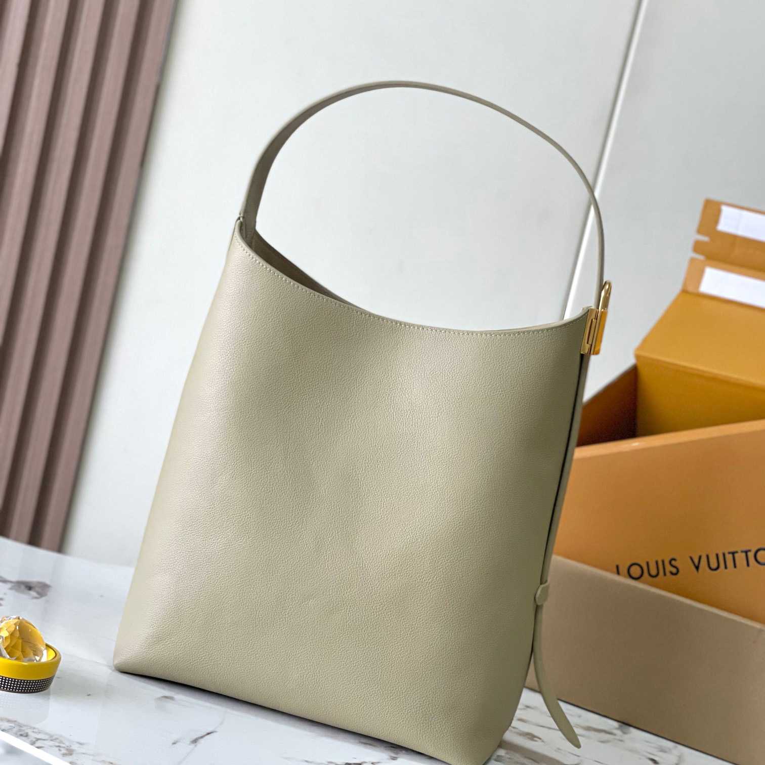 Louis Vuitton Low Key Hobo MM   M24988 - DopestKickz