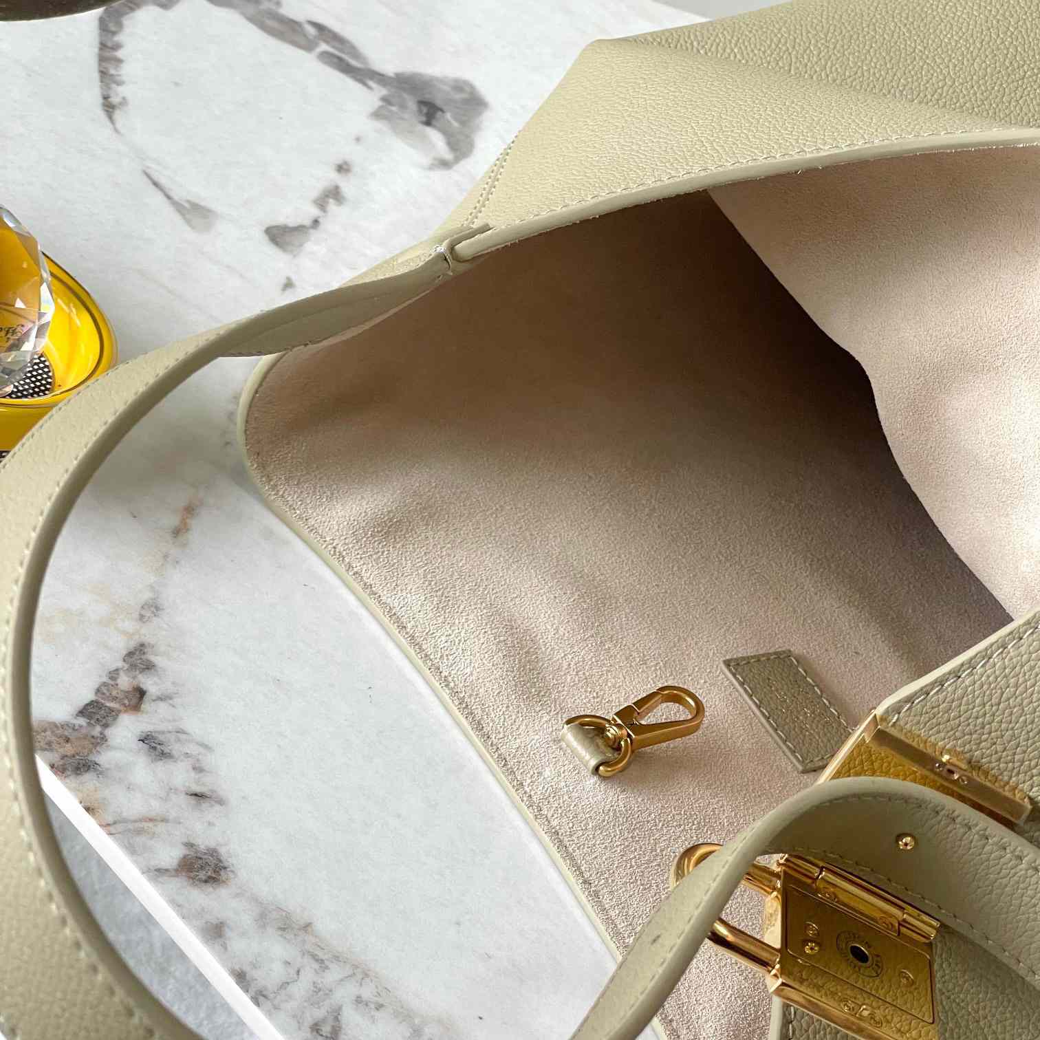 Louis Vuitton Low Key Hobo MM   M24988 - DopestKickz