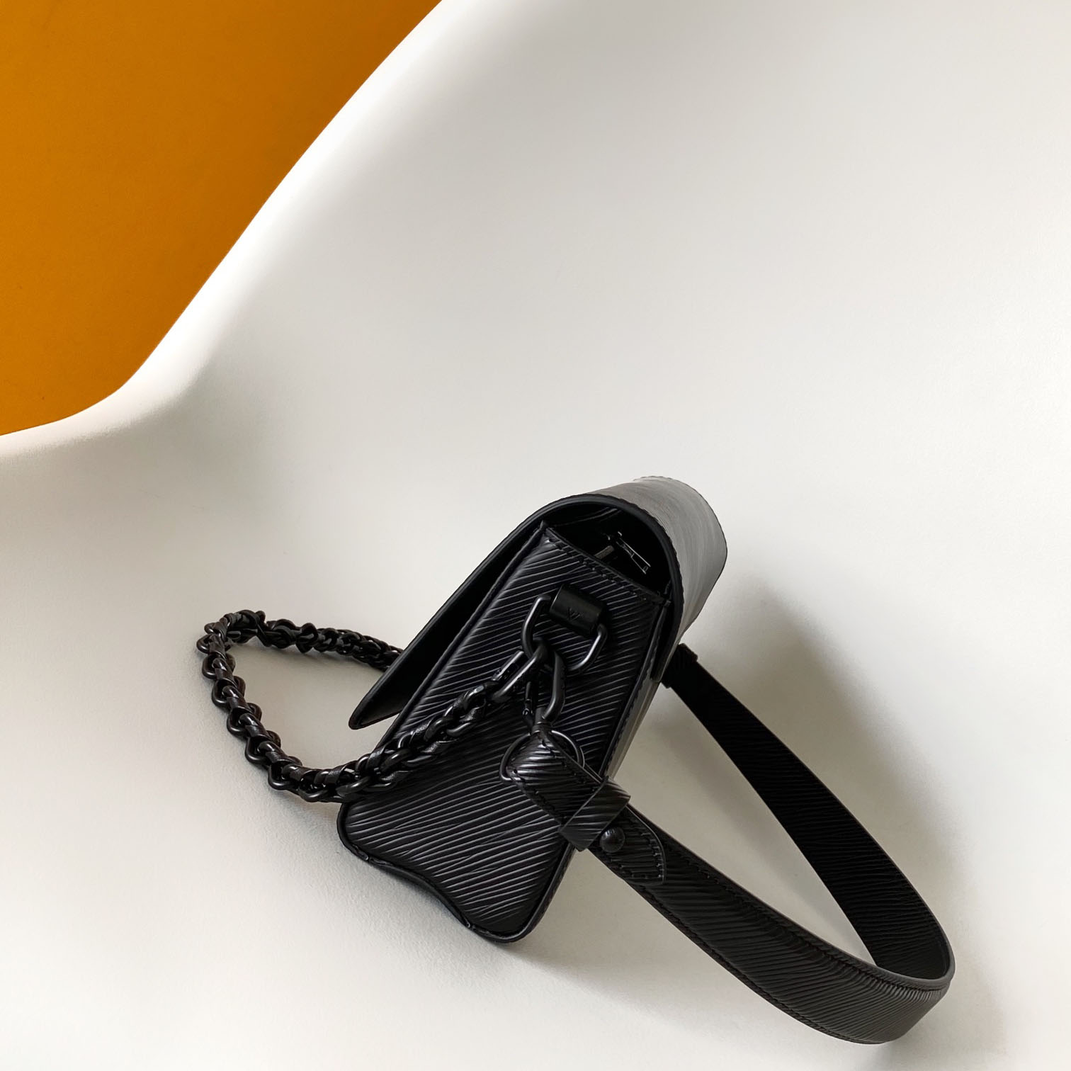 Louis Vuitton Twist West  M25336 - DopestKickz