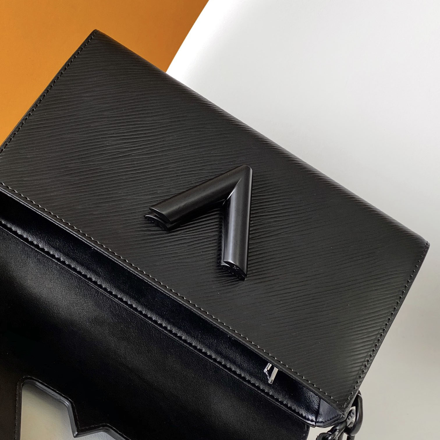 Louis Vuitton Twist West  M25336 - DopestKickz