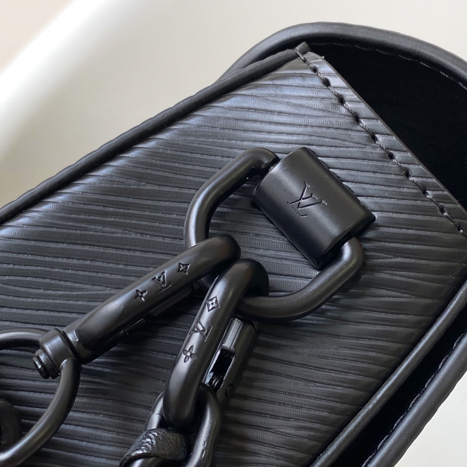 Louis Vuitton Twist West  M25336 - DopestKickz