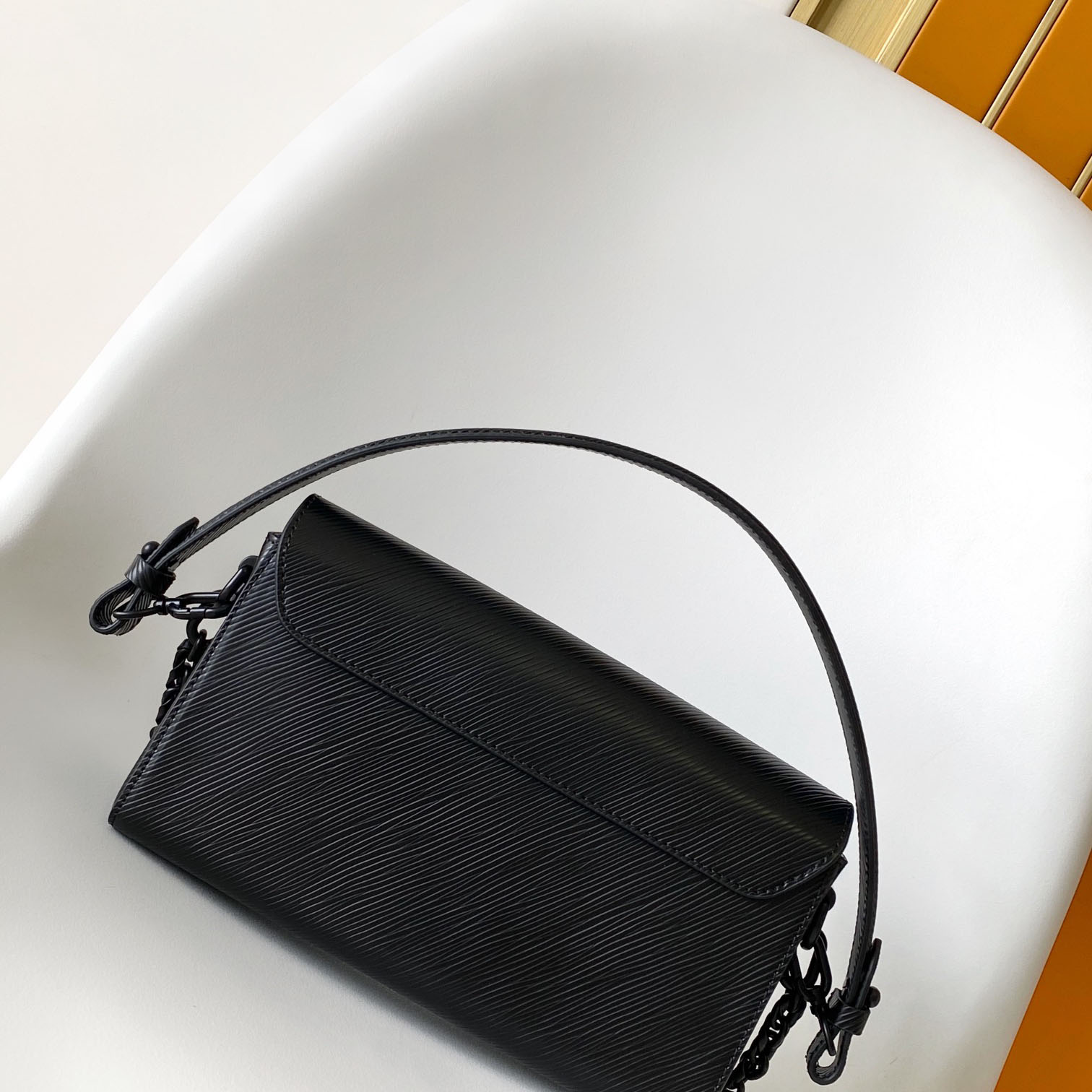 Louis Vuitton Twist West  M25336 - DopestKickz