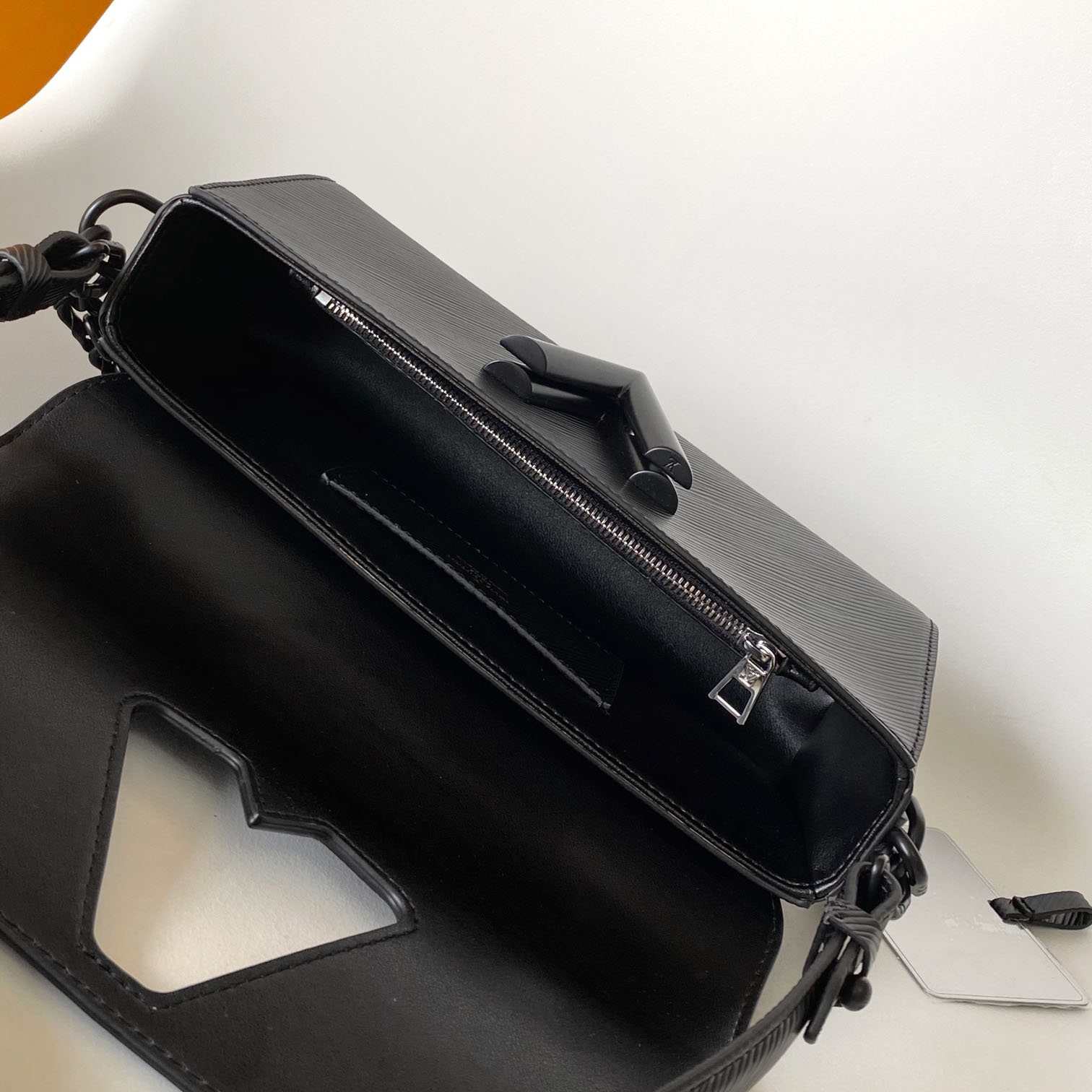 Louis Vuitton Twist West  M25336 - DopestKickz