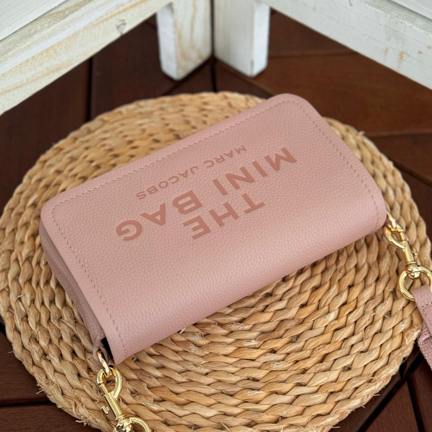 Marc Jacobs The Leather Mini Bag  （20*5*12cm） - DopestKickz