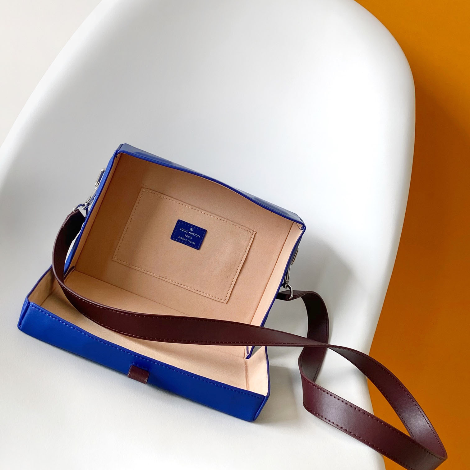 Louis Vuitton Shopper Clutch  M14028 - DopestKickz