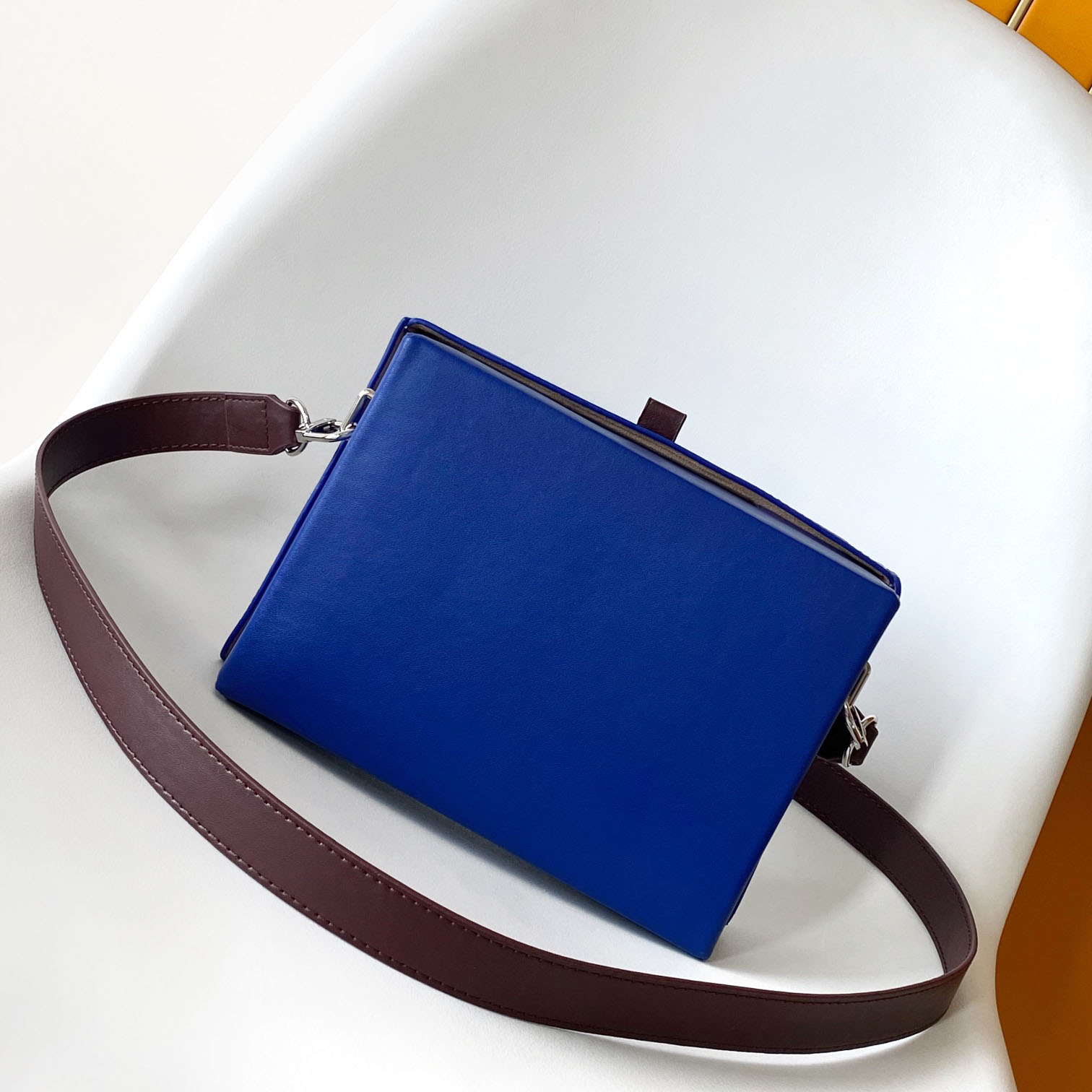 Louis Vuitton Shopper Clutch  M14028 - DopestKickz