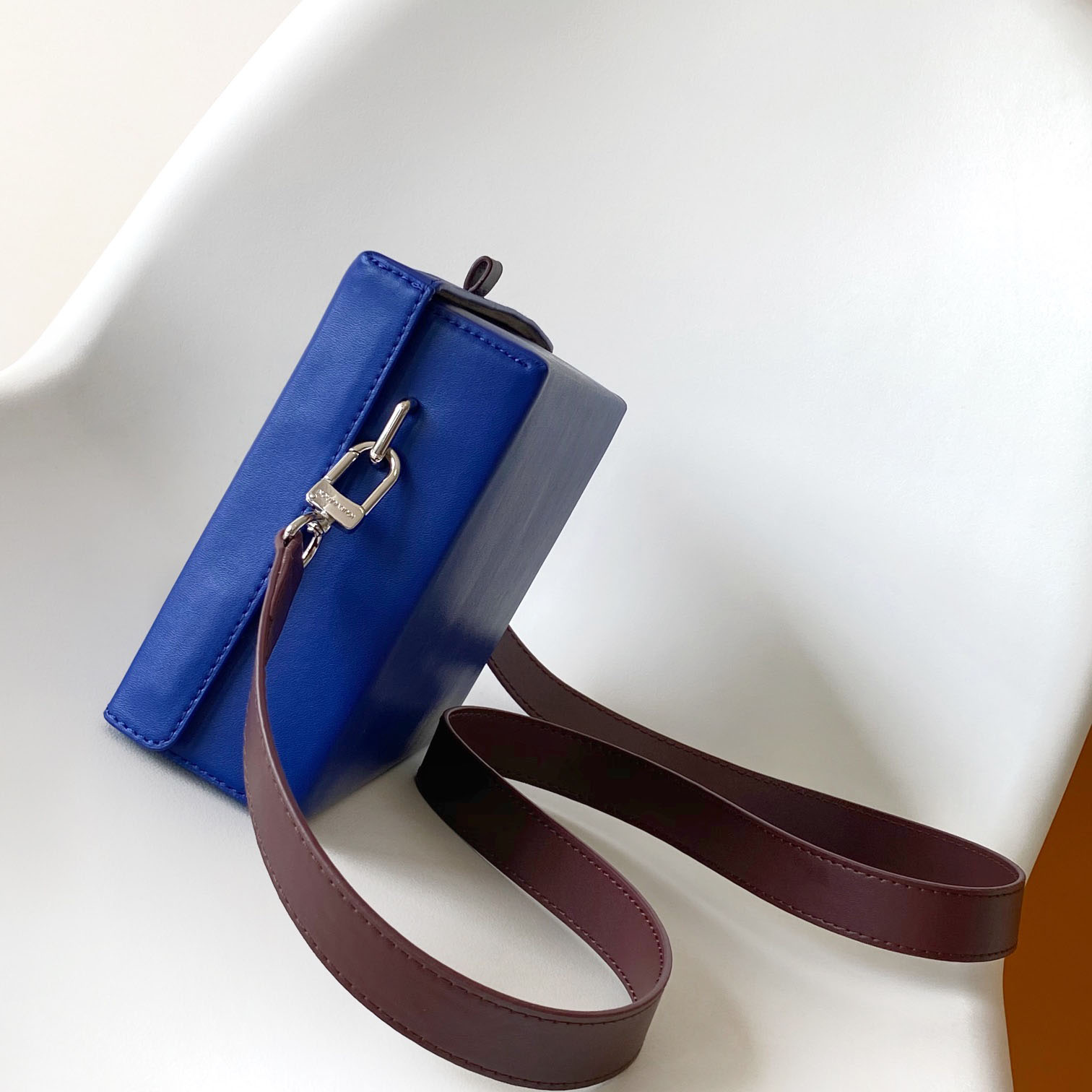 Louis Vuitton Shopper Clutch  M14028 - DopestKickz