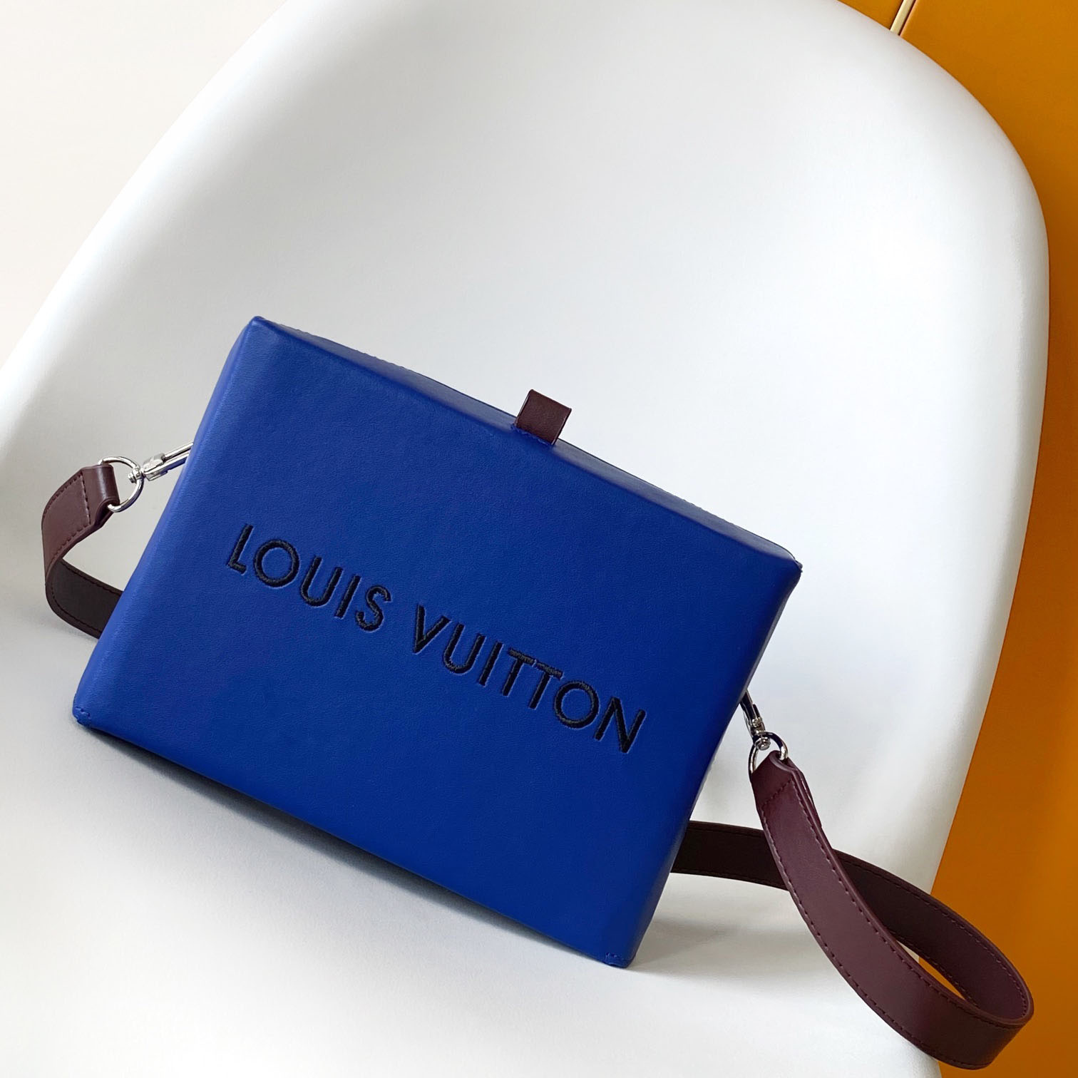 Louis Vuitton Shopper Clutch  M14028 - DopestKickz