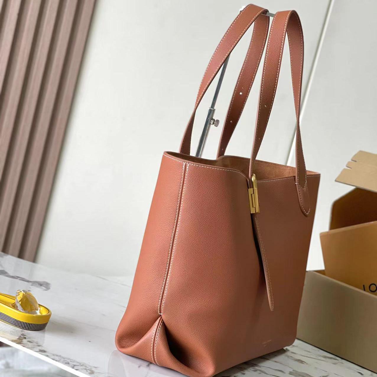 Louis Vuitton Low Key Cabas MM  M25342 - DopestKickz