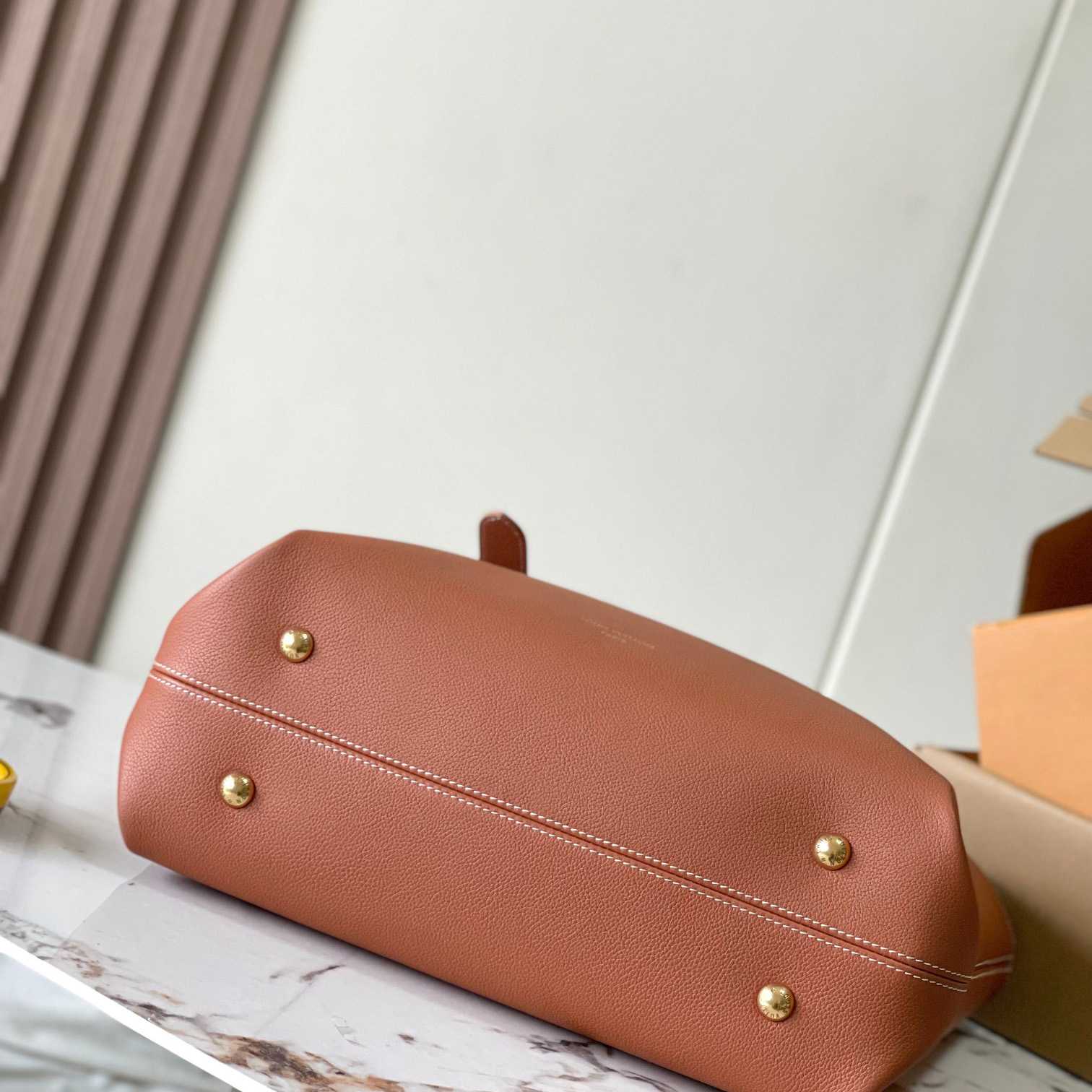 Louis Vuitton Low Key Cabas MM  M25342 - DopestKickz