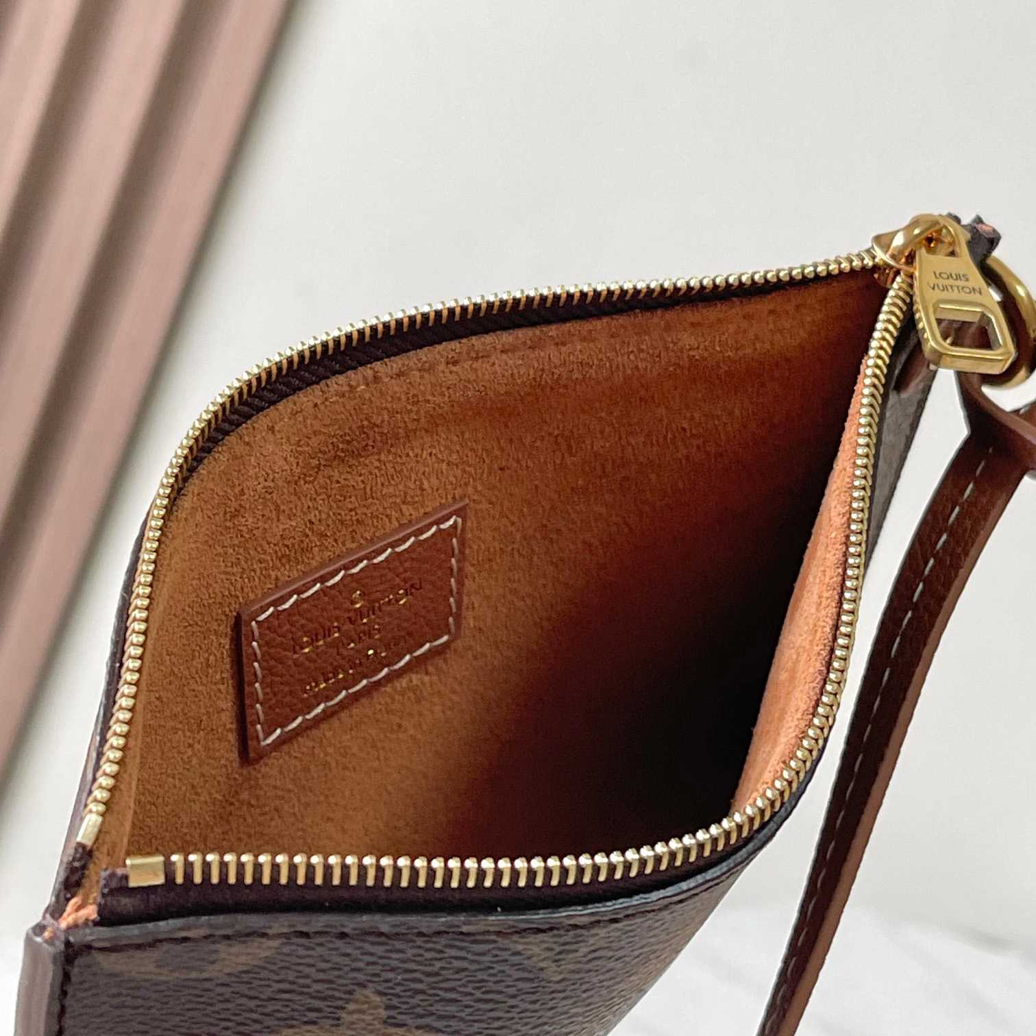 Louis Vuitton Low Key Cabas MM  M25342 - DopestKickz