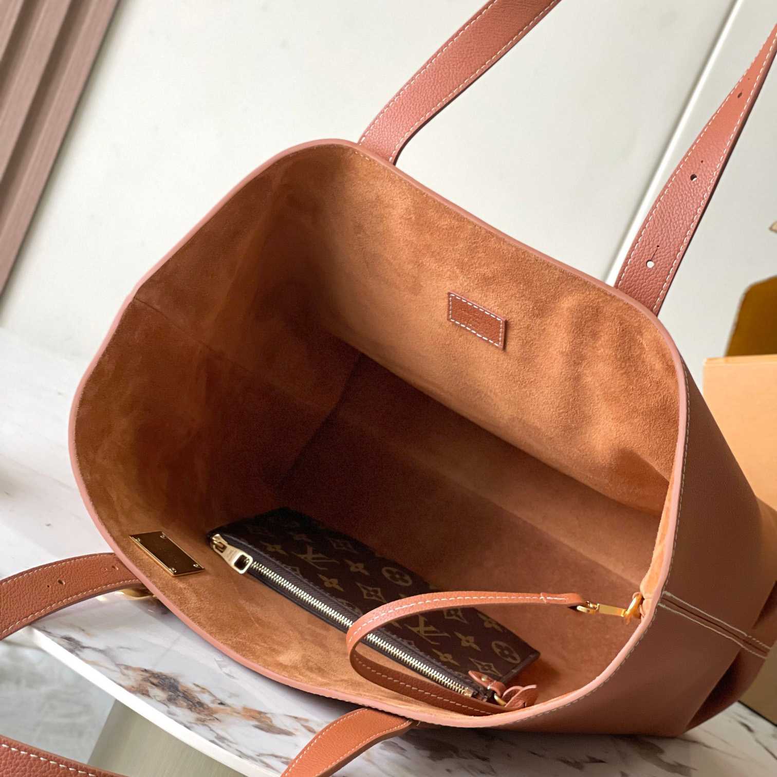 Louis Vuitton Low Key Cabas MM  M25342 - DopestKickz