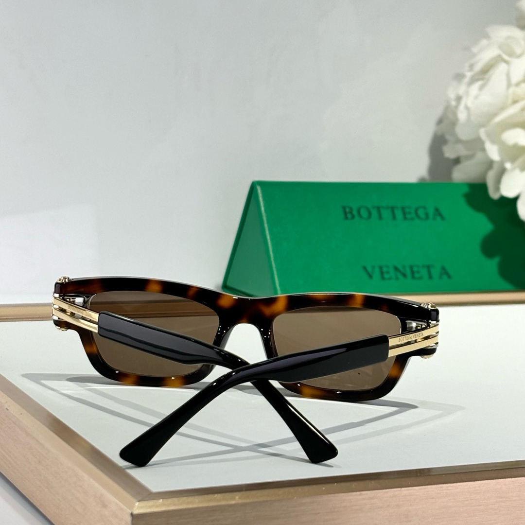 Bottega Veneta Bolt Squared Sunglasses - DopestKickz