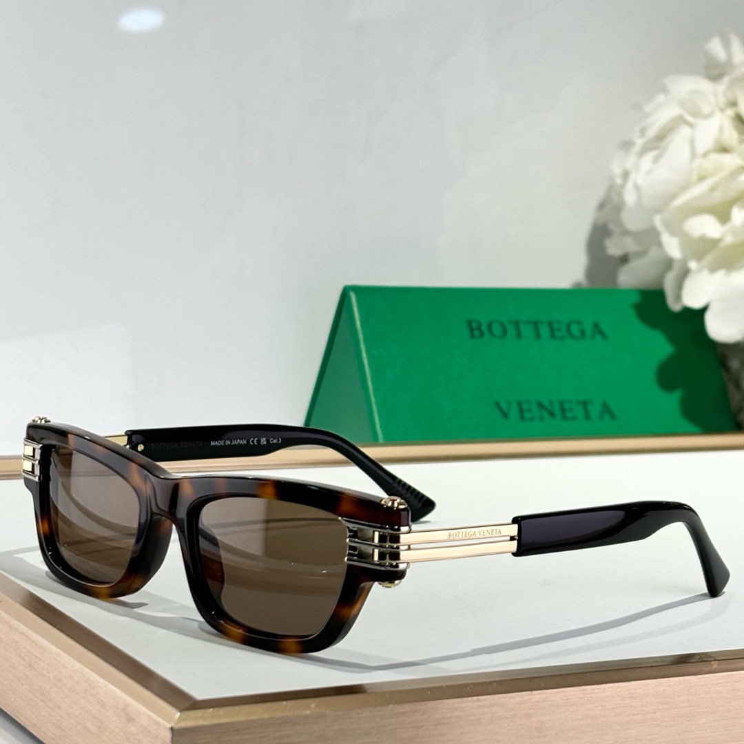 Bottega Veneta Bolt Squared Sunglasses - DopestKickz