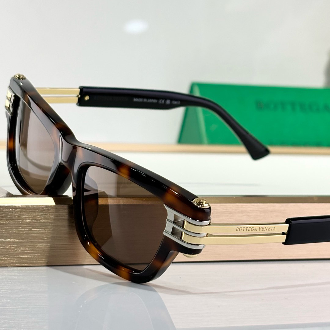 Bottega Veneta Bolt Squared Sunglasses - DopestKickz