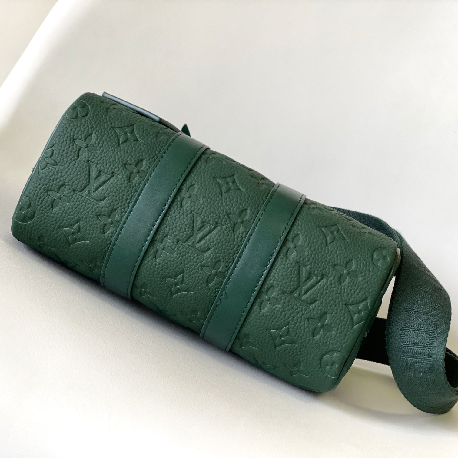 Louis Vuitton Keepall Bandoulière 25  M24432 - DopestKickz