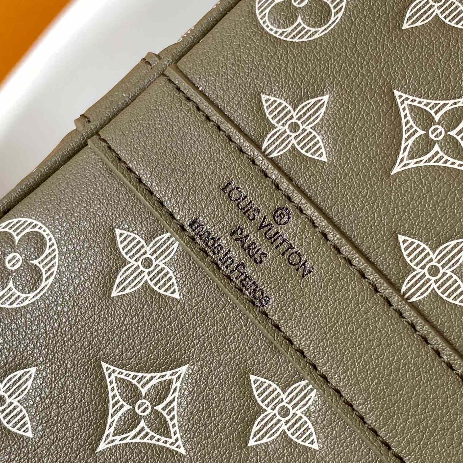 Louis Vuitton Keepall Bandoulière 50  M12504 - DopestKickz