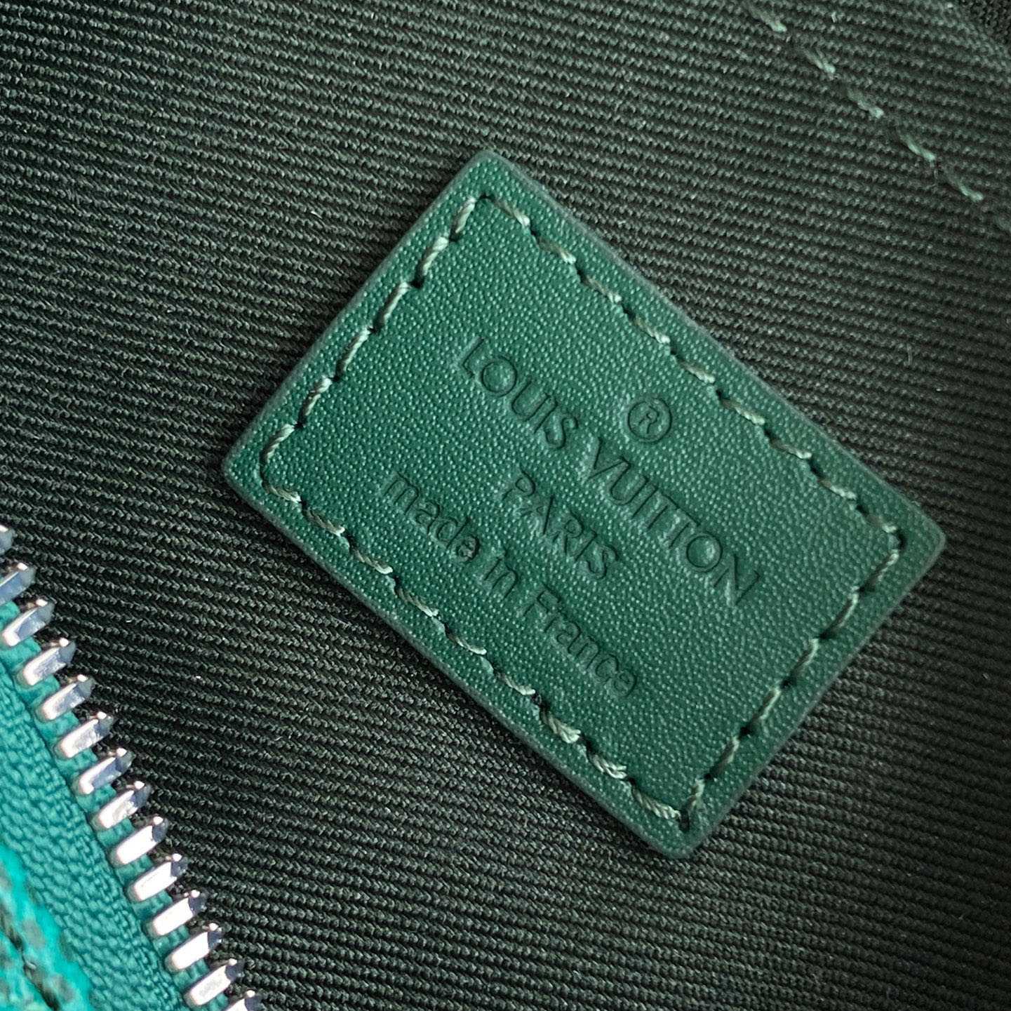 Louis Vuitton Keepall Bandoulière 25  M12684 - DopestKickz