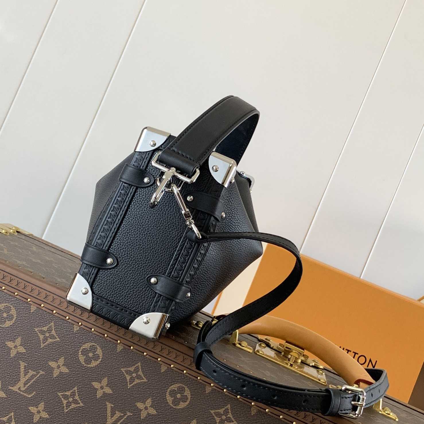 Louis Vuitton Side Trunk MM   M25160 - DopestKickz