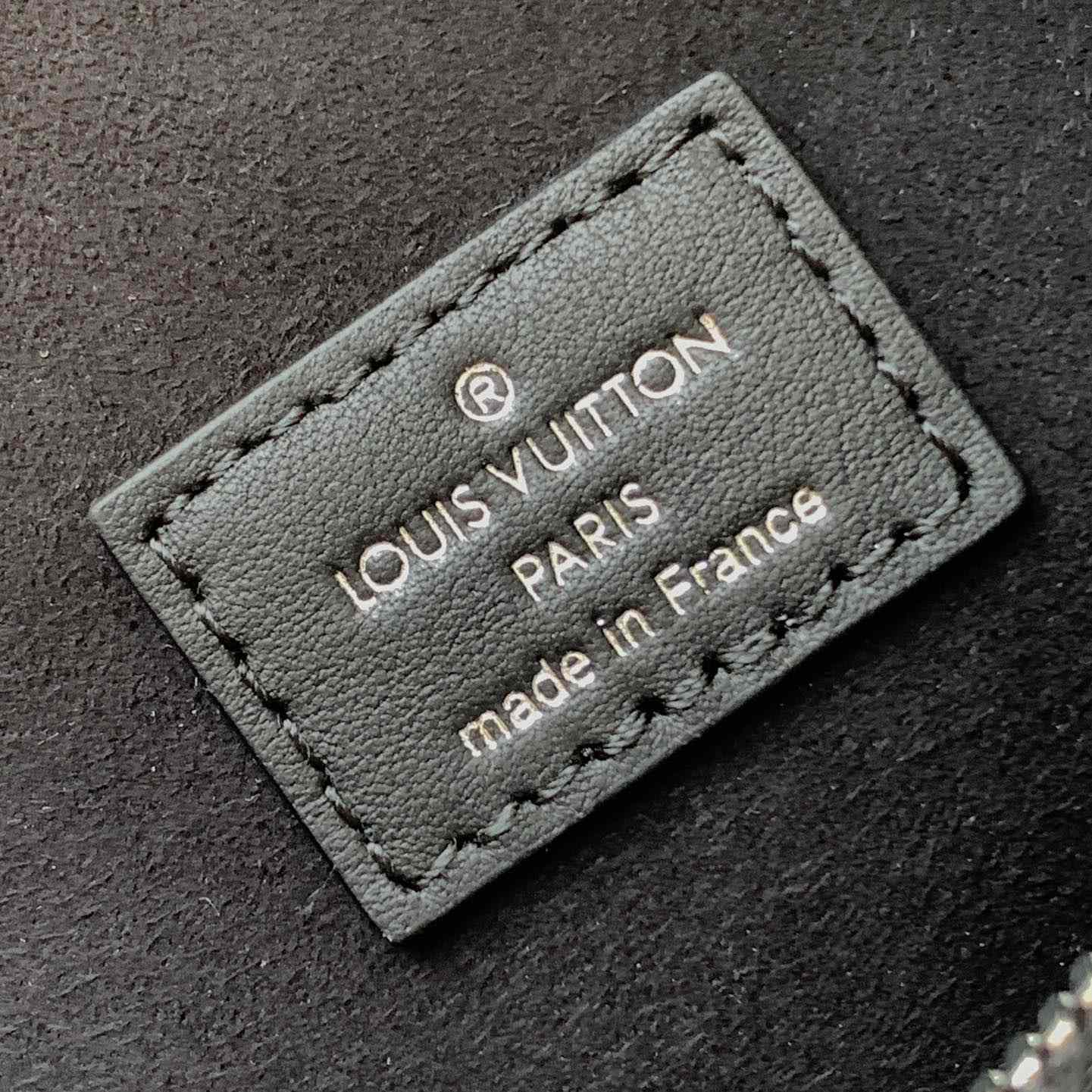 Louis Vuitton Side Trunk MM   M25160 - DopestKickz