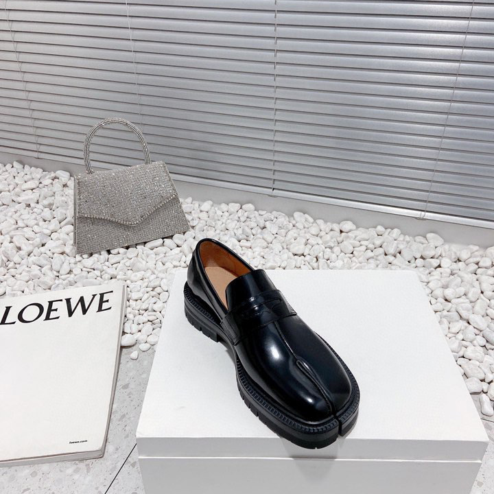 Maison Margiela Tabi Leather Loafers - DopestKickz