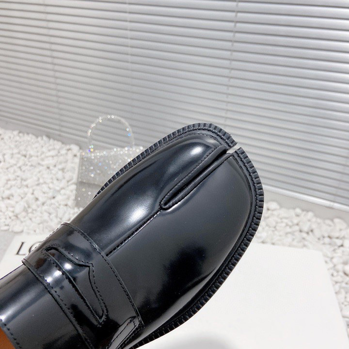Maison Margiela Tabi Leather Loafers - DopestKickz