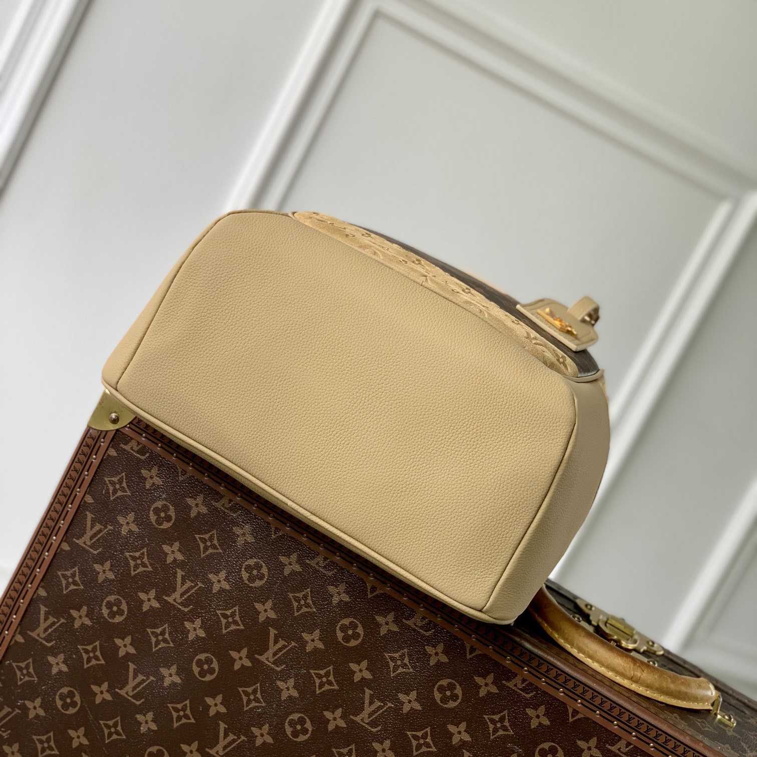 Louis Vuitton Outdoor Backpack   M12624 - DopestKickz