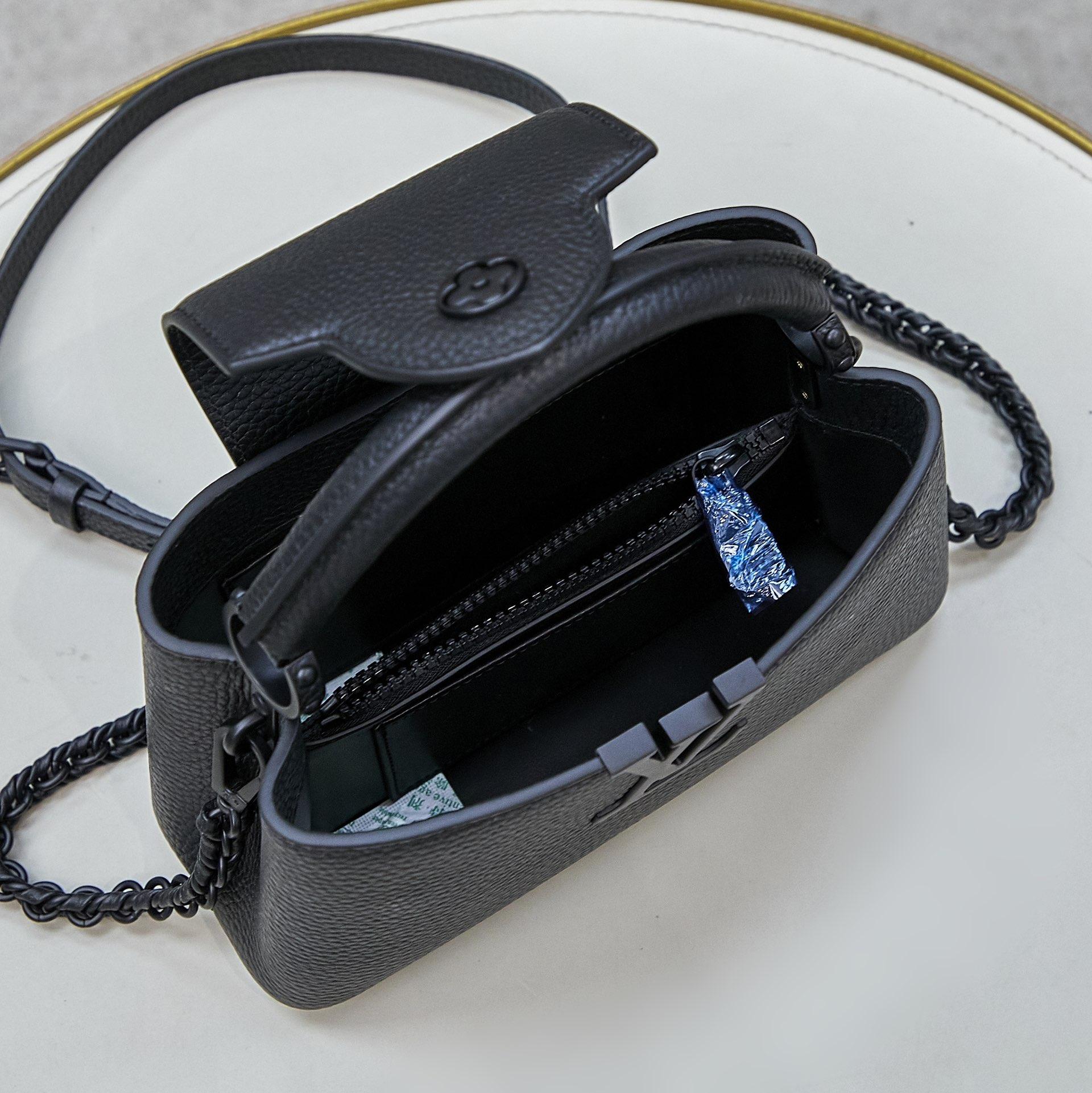 Louis Vuitton Capucines East-West Mini  M23955 - DopestKickz