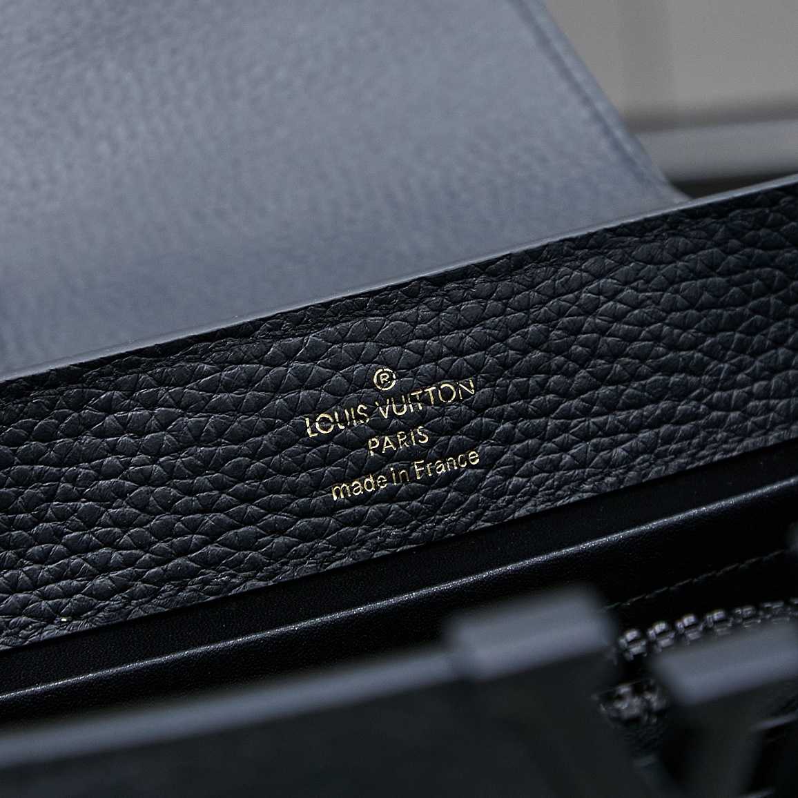 Louis Vuitton Capucines East-West Mini  M23955 - DopestKickz