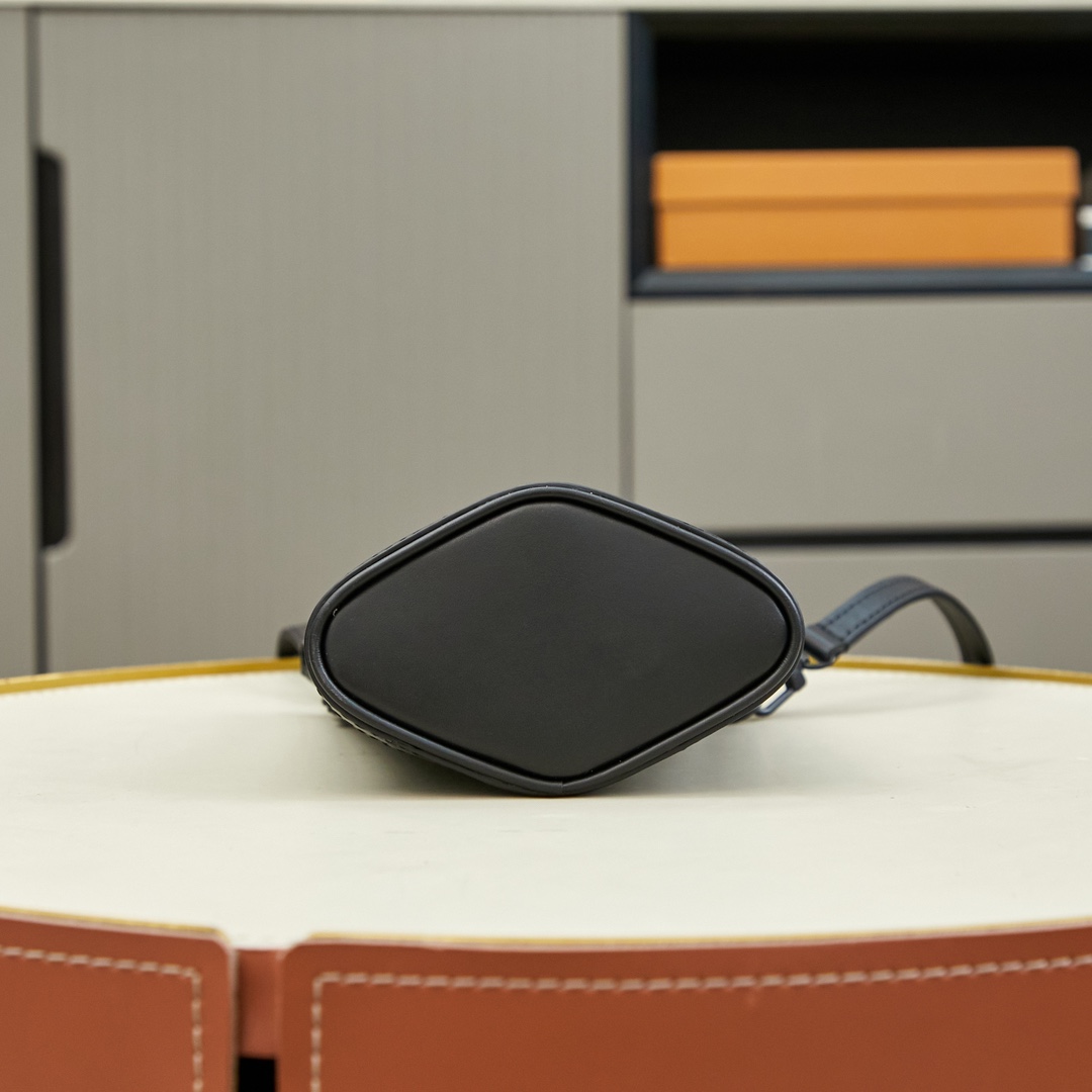 Louis Vuitton Envelope Pouch  M11613 - DopestKickz